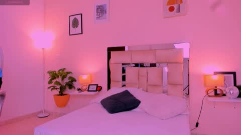 Candy online show from September 2025 06:57:02 PM