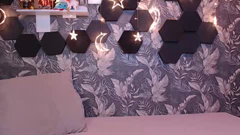 Mia online show from February 2026 03:28:02 AM