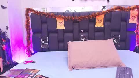 Aura  online show from October 2025 11:54:02 AM