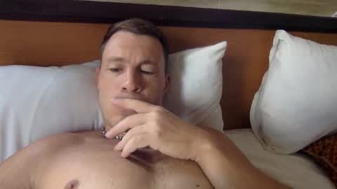 Snapshot of capt_oliver chatting on November 2025 04:25:01 AM follow my twitter online show from November 2025 04:25:01 AM