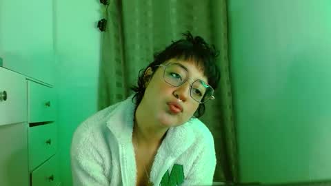 Snapshot of caraenaranja chatting on October 2025 12:43:02 AM Amy online show from October 2025 12:43:02 AM