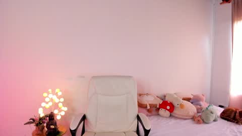              online show from February 2025 02:02:01 PM