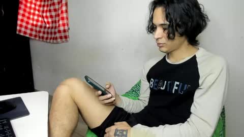 Snapshot of cardrey05 chatting on May 2026 07:00:01 PM Carlos and Cristian online show from May 2026 07:00:01 PM