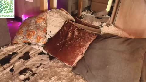 Snapshot of caressyourself chatting on October 2025 06:46:02 AM caressyourself online show from October 2025 06:46:02 AM