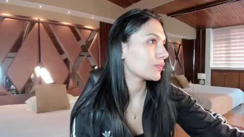 Carina online show from October 2025 12:11:01 PM