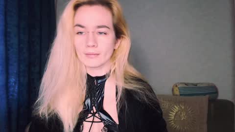 Snapshot of carinfox chatting on December 2024 06:48:02 AM Carin online show from December 2024 06:48:02 AM