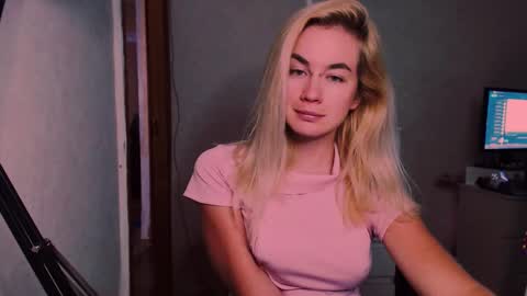 Snapshot of carinfox chatting on September 2025 06:58:02 AM Carin online show from September 2025 06:58:02 AM