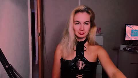 Snapshot of carinfox chatting on September 2025 08:43:01 PM Carin online show from September 2025 08:43:01 PM