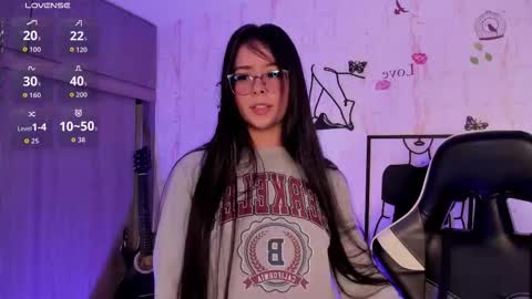 Snapshot of caritoo1 chatting on November 2025 08:07:01 PM C A R O L I N A IG caroolina 19 online show from November 2025 08:07:01 PM