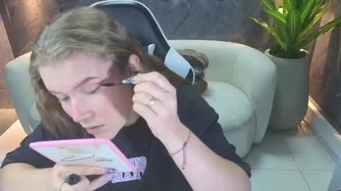 Snapshot of carla_tp chatting on October 2025 12:59:01 PM Carla online show from October 2025 12:59:01 PM