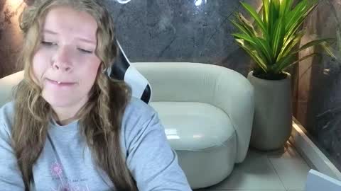 Snapshot of carla_tp chatting on October 2025 01:24:02 PM Carla online show from October 2025 01:24:02 PM