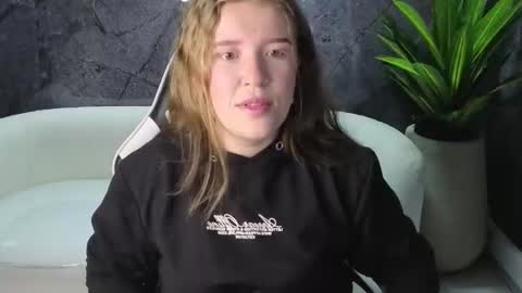 Snapshot of carla_tp chatting on November 2025 01:11:02 PM Carla online show from November 2025 01:11:02 PM