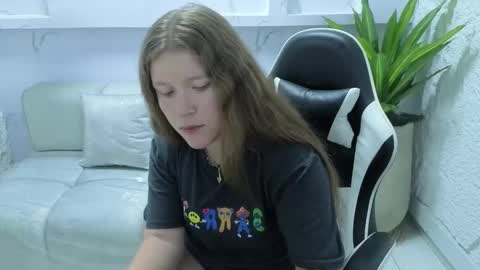 Snapshot of carla_tp chatting on November 2025 12:48:02 PM Carla online show from November 2025 12:48:02 PM