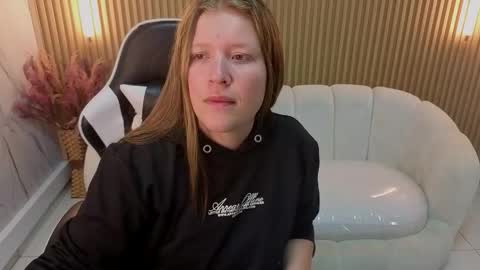 Snapshot of carla_tp chatting on November 2025 01:10:01 PM Carla online show from November 2025 01:10:01 PM