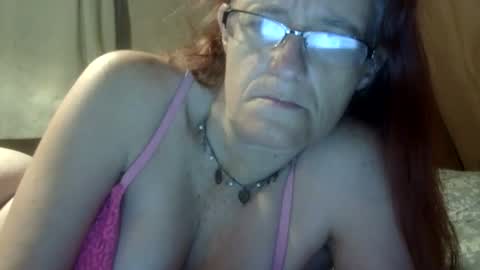 carleeswoman08 online show from April 2026 12:09:02 PM