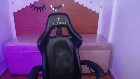 CARLYE   online show from September 2025 03:00:01 AM