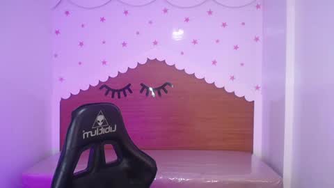 CARLYE   online show from October 2025 03:15:02 AM