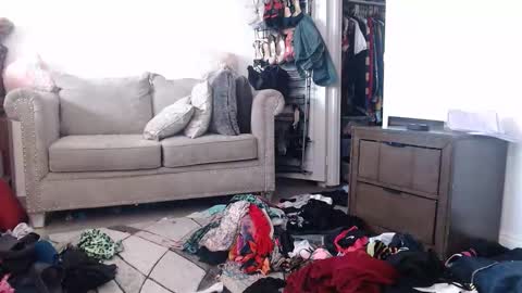 Carlie online show from November 2025 04:11:02 PM