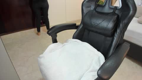 C A R L I N A online show from November 2025 12:16:01 PM