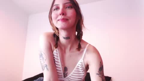 Snapshot of carmennrusso chatting on February 2025 05:33:01 PM carmennrusso online show from February 2025 05:33:01 PM