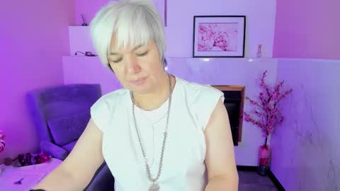 Carmen online show from September 2025 08:43:01 PM