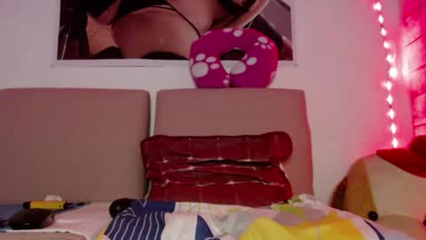 Snapshot of caro_milf_ chatting on December 2024 08:29:01 AM Caro milf  online show from December 2024 08:29:01 AM