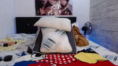 Snapshot of caro_milf_ chatting on February 2025 06:40:01 AM Caro milf  online show from February 2025 06:40:01 AM