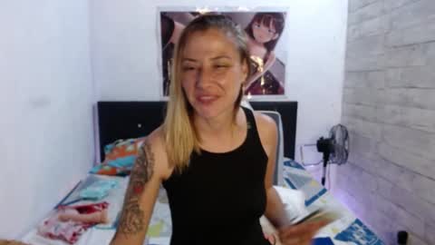 Snapshot of caro_milf_ chatting on February 2025 04:14:02 AM Caro milf  online show from February 2025 04:14:02 AM