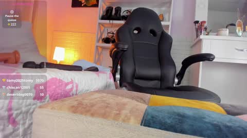 Snapshot of carol_parker1 chatting on January 2025 01:05:01 PM Carol online show from January 2025 01:05:01 PM