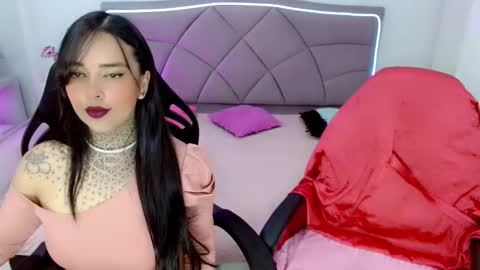 Carolaine01 online show from December 2025 04:24:01 PM