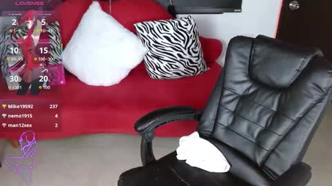 Caroline online show from November 2025 03:34:01 PM