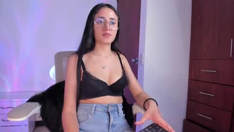 Caroline online show from December 2024 08:25:02 PM