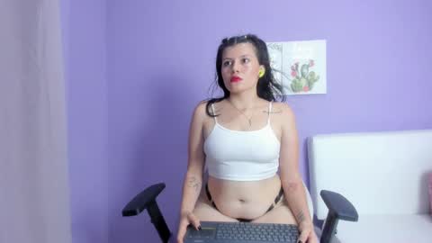 Snapshot of carolina_latinlady chatting on February 2025 05:13:01 AM Carolina online show from February 2025 05:13:01 AM