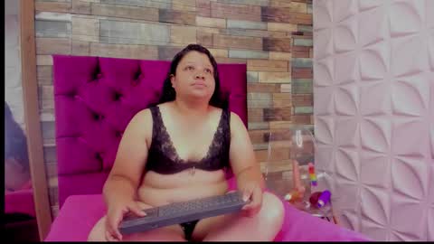 Angie Carolina online show from February 2026 07:40:01 PM