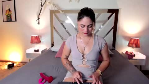 carolina_torres25 online show from April 2026 02:20:01 PM