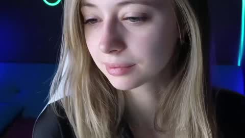 Carolina online show from December 2024 01:02:01 AM
