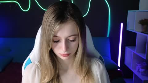 Carolina online show from December 2024 04:04:01 AM