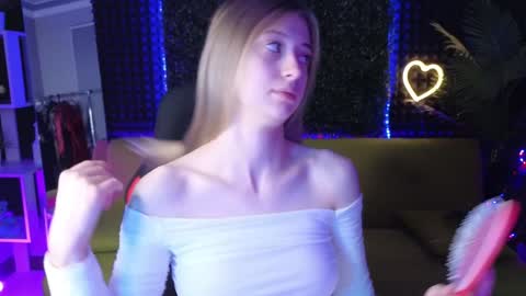 Carolina online show from December 2024 01:07:01 AM