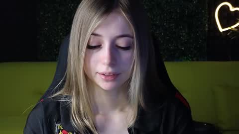 Carolina online show from December 2024 01:07:01 AM