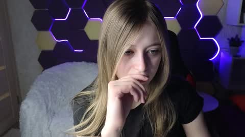 Carolina online show from January 2025 01:05:02 AM