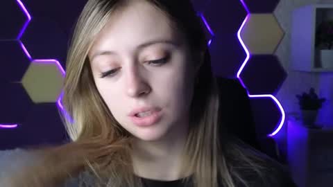 Carolina online show from January 2025 04:20:01 AM