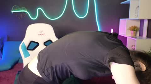 Carolina online show from February 2025 01:04:01 AM