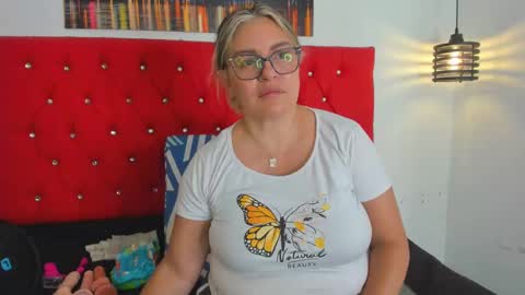 Snapshot of carolinacrus01 chatting on October 2025 05:10:02 PM Carolina online show from October 2025 05:10:02 PM