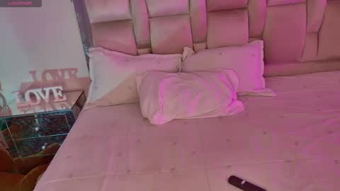 caroline online show from November 2025 04:56:01 AM