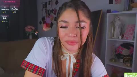 Snapshot of caroline_brown0 chatting on November 2025 04:33:02 AM Caroline online show from November 2025 04:33:02 AM