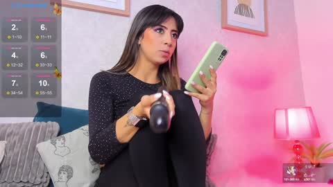  Caroline  online show from January 2025 11:43:01 AM