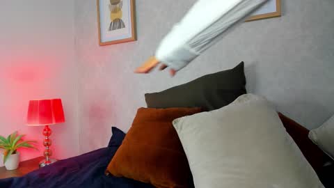  Caroline  online show from October 2025 11:35:01 AM