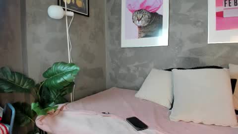  Caroline  online show from October 2025 11:39:02 AM