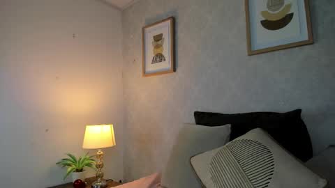  Caroline  online show from November 2025 11:42:02 AM