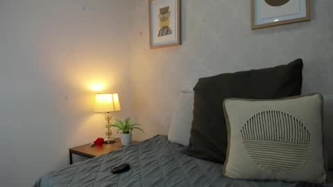  Caroline  online show from November 2025 11:32:02 AM